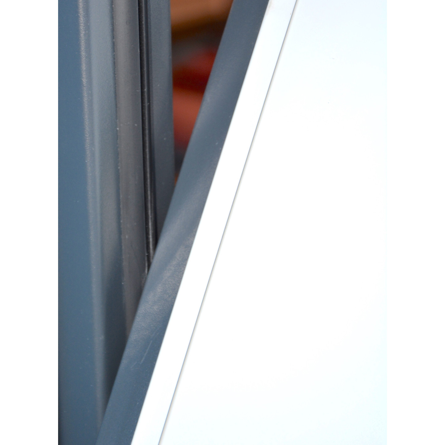 Jonc de frottement latéral monté sur une porte de garage basculante