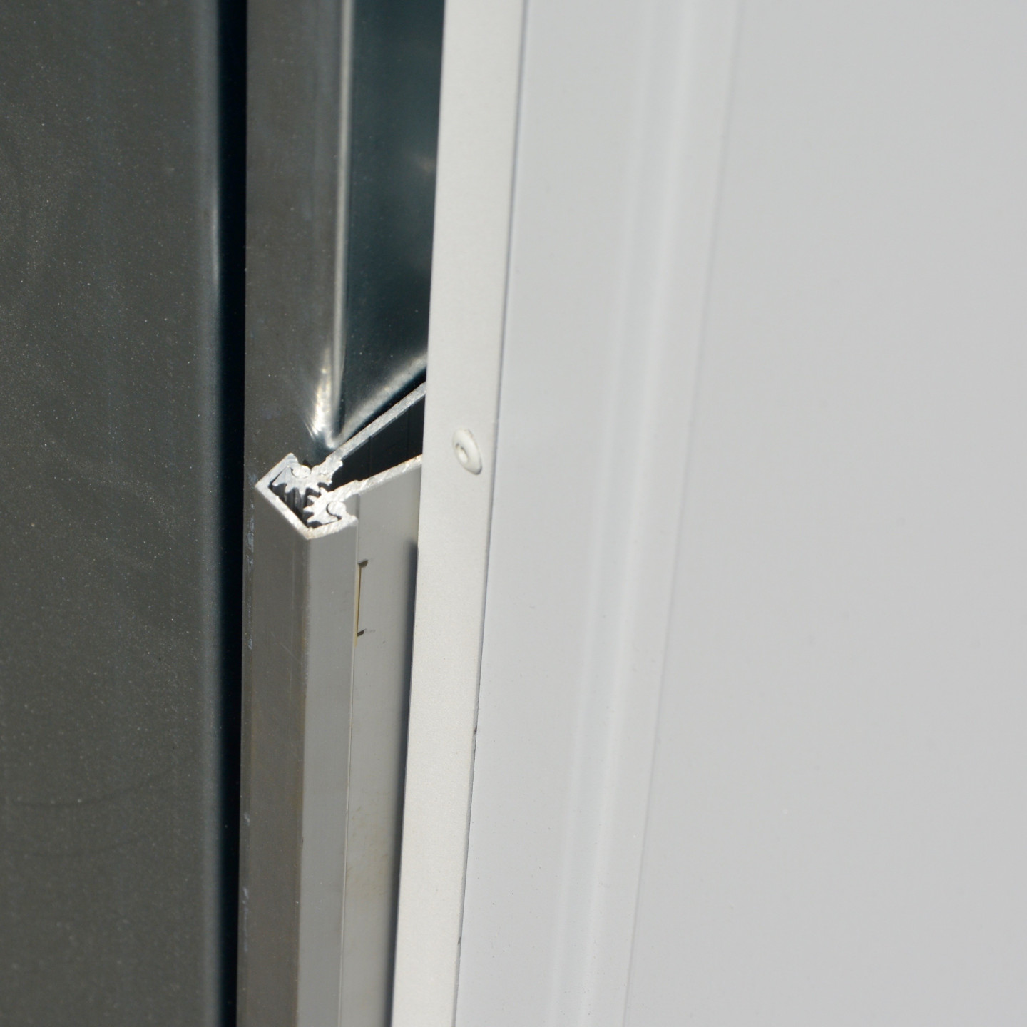 Charnières portillon discontinues avec sécurité anti-dégondage