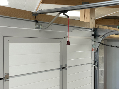 Comment ouvrir une porte de garage motorisée en cas de coupure de courant ?