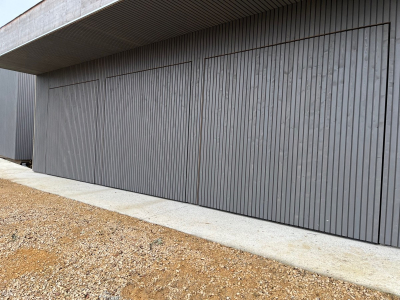 Porte de garage invisible : une intégration parfaite dans votre façade